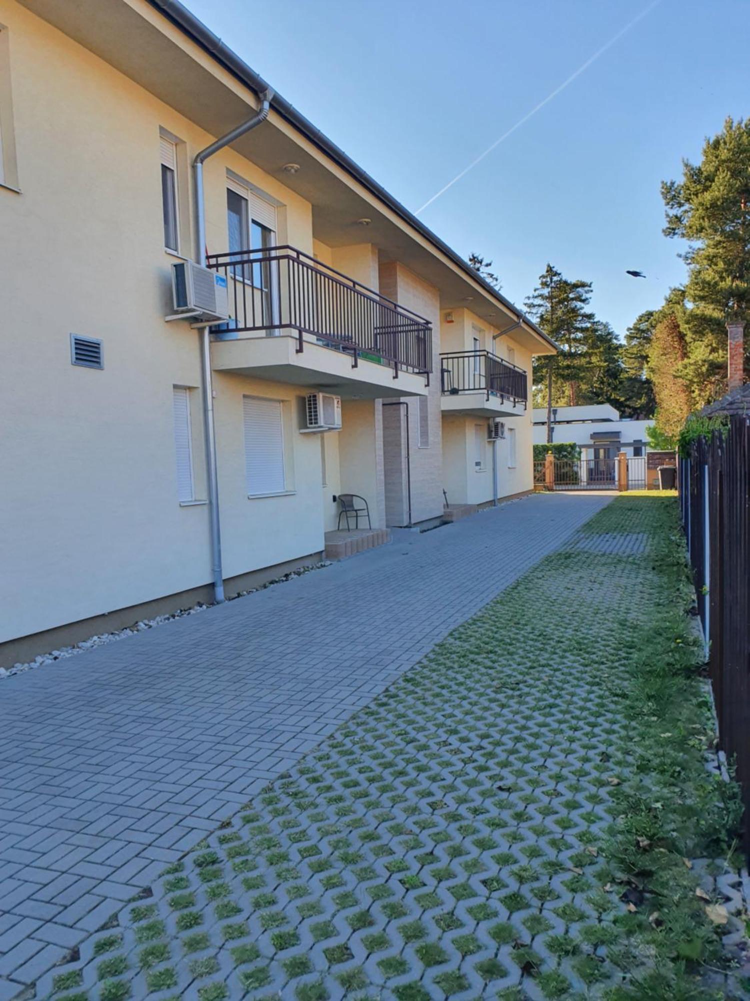 שיופוק Mandara Wellnes Apartmanok מראה חיצוני תמונה